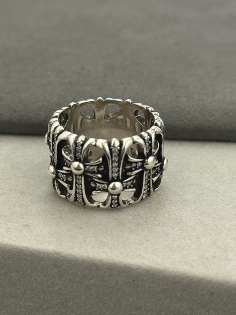 Chrome Hearts Oxidized Silver Floral Link Ring - Picture 5 of 9
